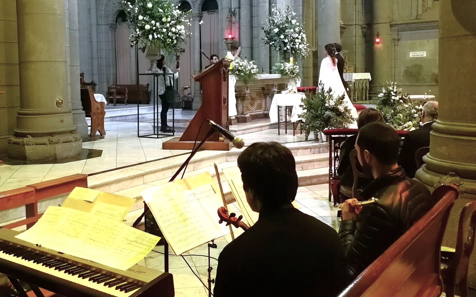 Coro y músicos en una ceremonia de matrimonio